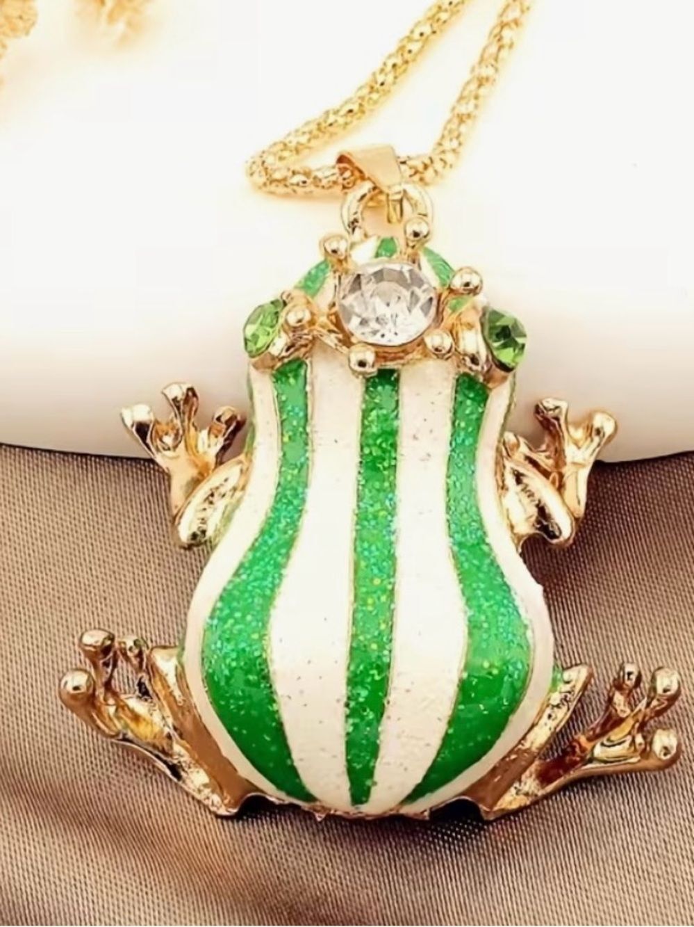 🐸 Betsey Johnson sparkling froggy pendant necklace 🐸